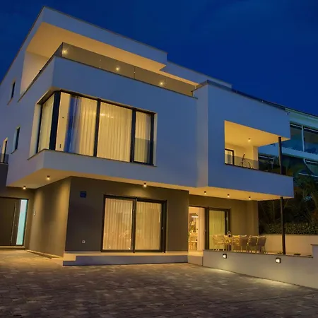 Villa Luxurius Vinka 50m From The - Free Boat Tour 31st Od August Punat