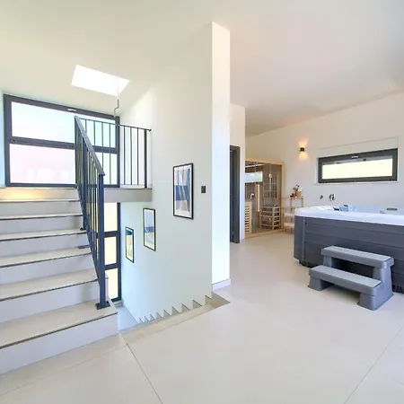 Luxurius Vinka 50m From The - Free Boat Tour 31st Od August *
