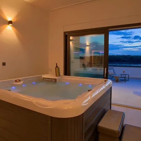 Villa Luxurius Vinka 50m From The - Free Boat Tour 31st Od August Punat
